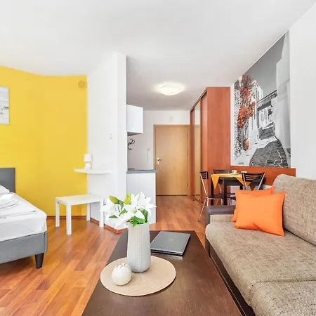 Róża Wiatrów By Renters